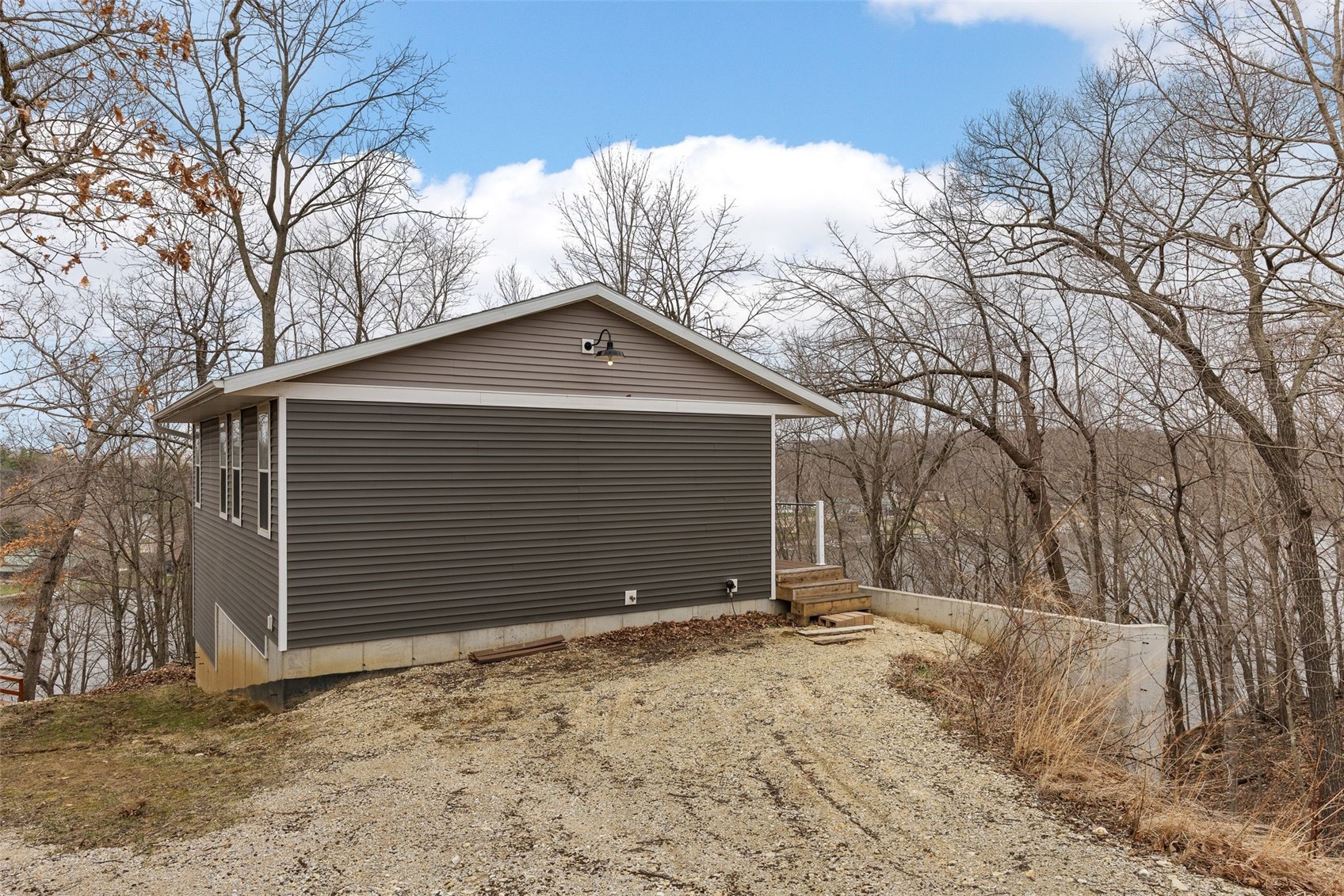 26391 215th Avenue Delhi IA 52223