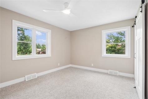 1033 Rolling Glen Drive Marion IA 52402