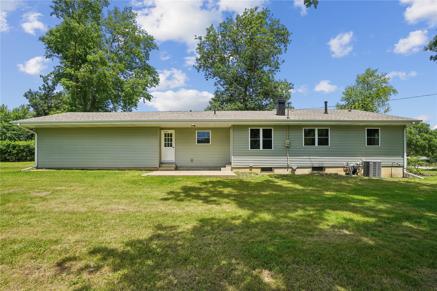 1033 Rolling Glen Drive Marion IA 52402