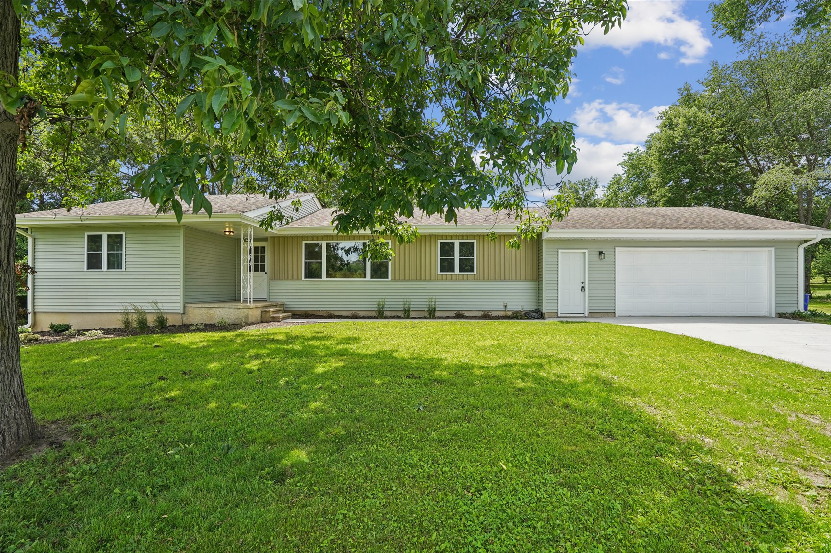 1033 Rolling Glen Drive Marion IA 52402