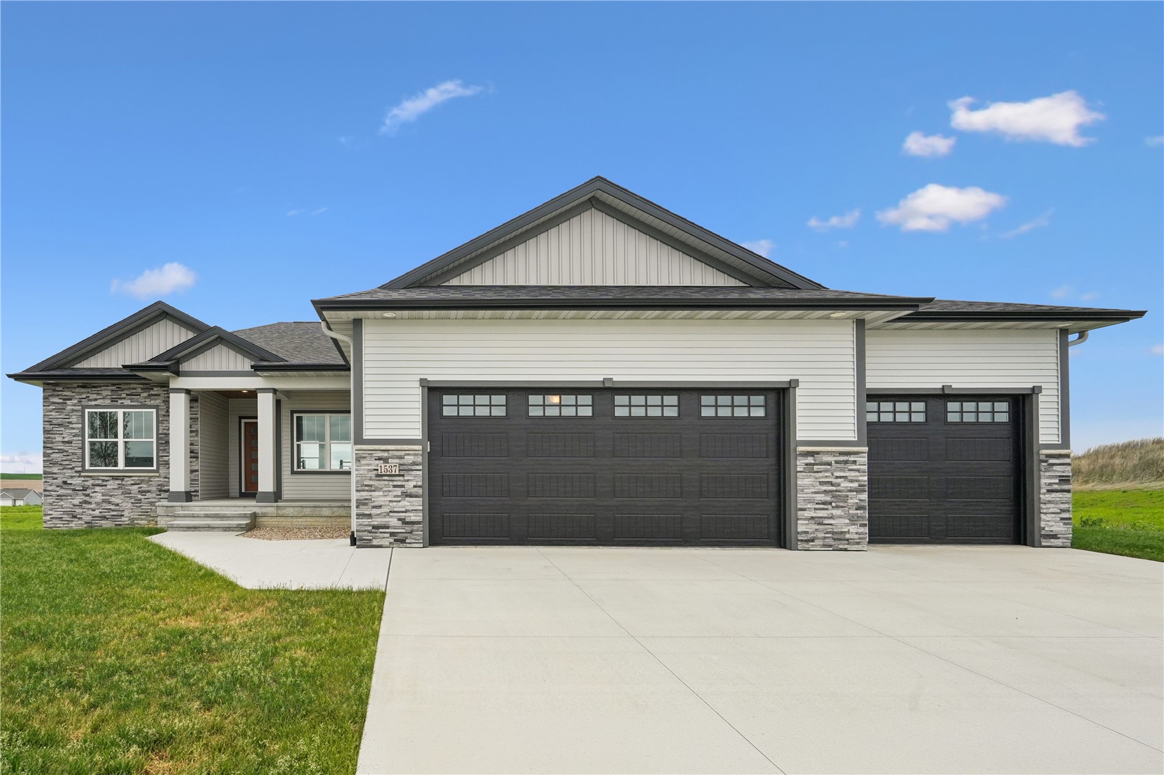 1537 Deerfield Drive Fairfax IA 52228