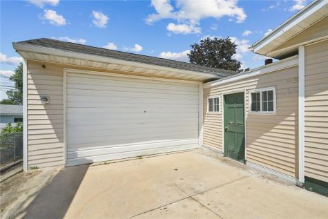 5450 Plainview Drive NW Cedar Rapids IA 52405