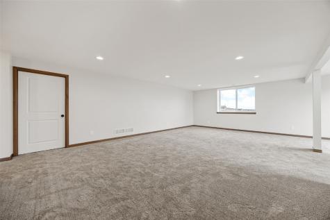 1519 Cardinal Drive Fairfax IA 52228
