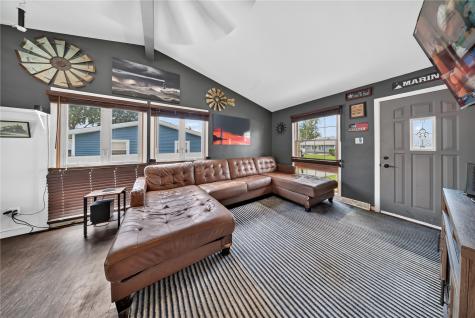 2447 Lauren Drive SW Cedar Rapids IA 52404