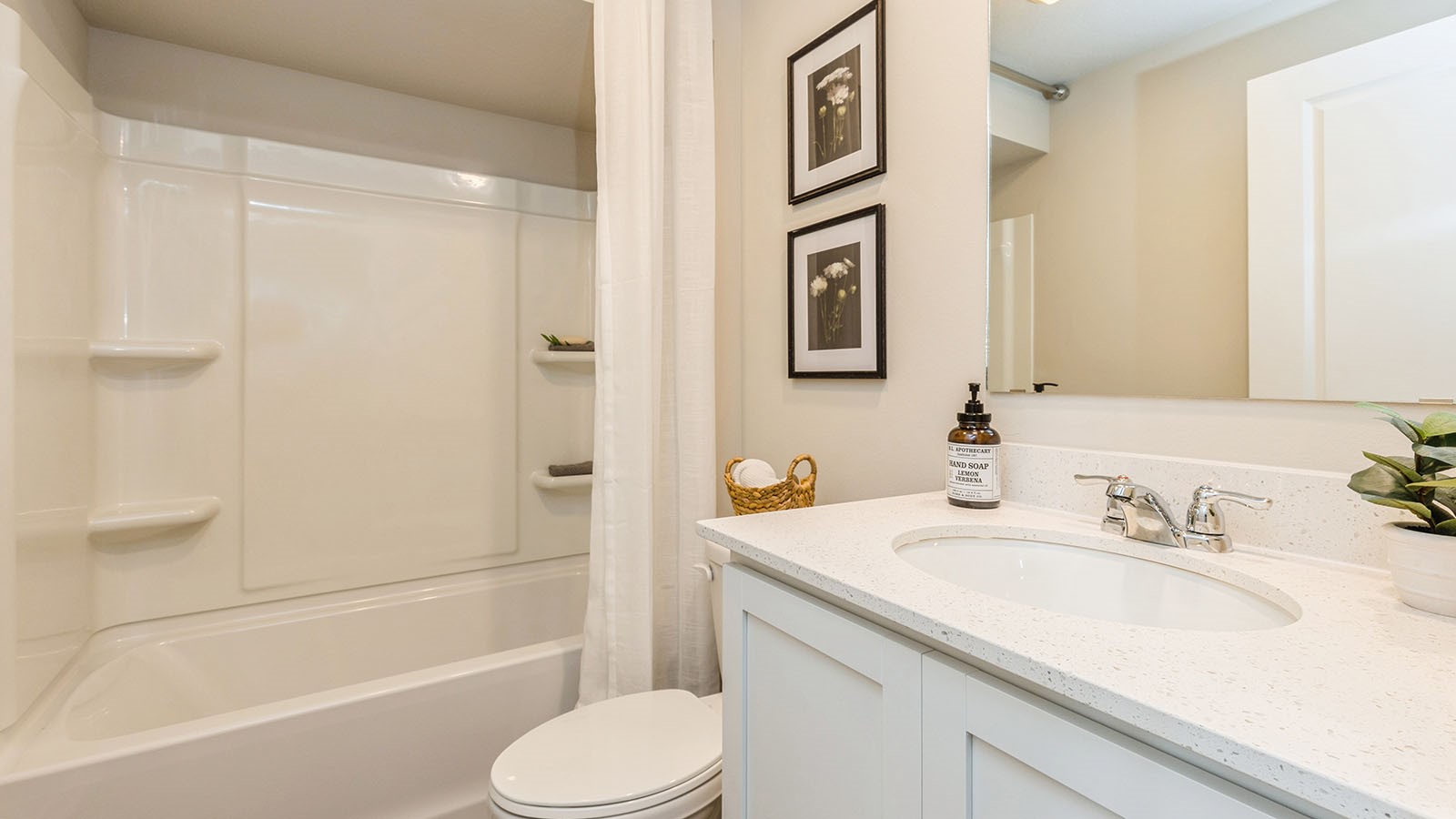 2877 Grassland Court Hiawatha IA 52233