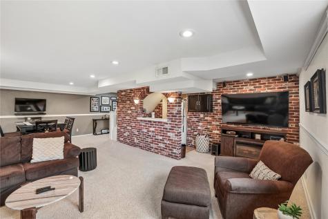 81 4th Avenue Atkins IA 52206