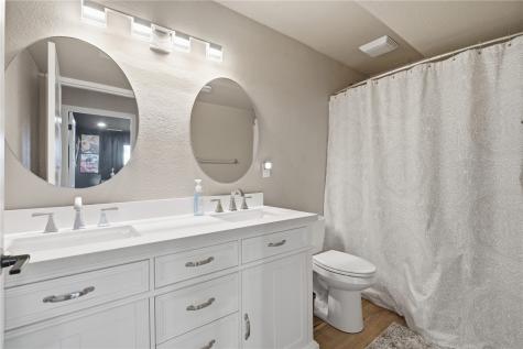 1429 Bridgewood Drive Fairfax IA 52228
