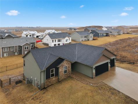 1429 Bridgewood Drive Fairfax IA 52228
