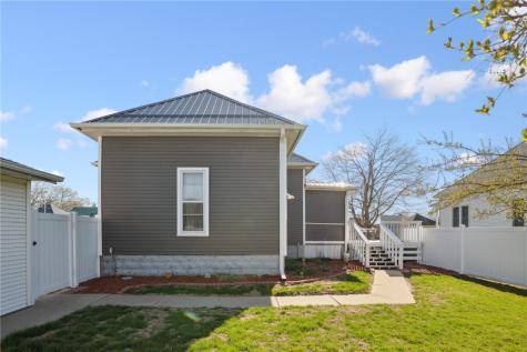612 S Stone Street Sigourney IA 52591