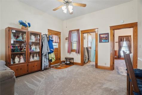 612 S Stone Street Sigourney IA 52591