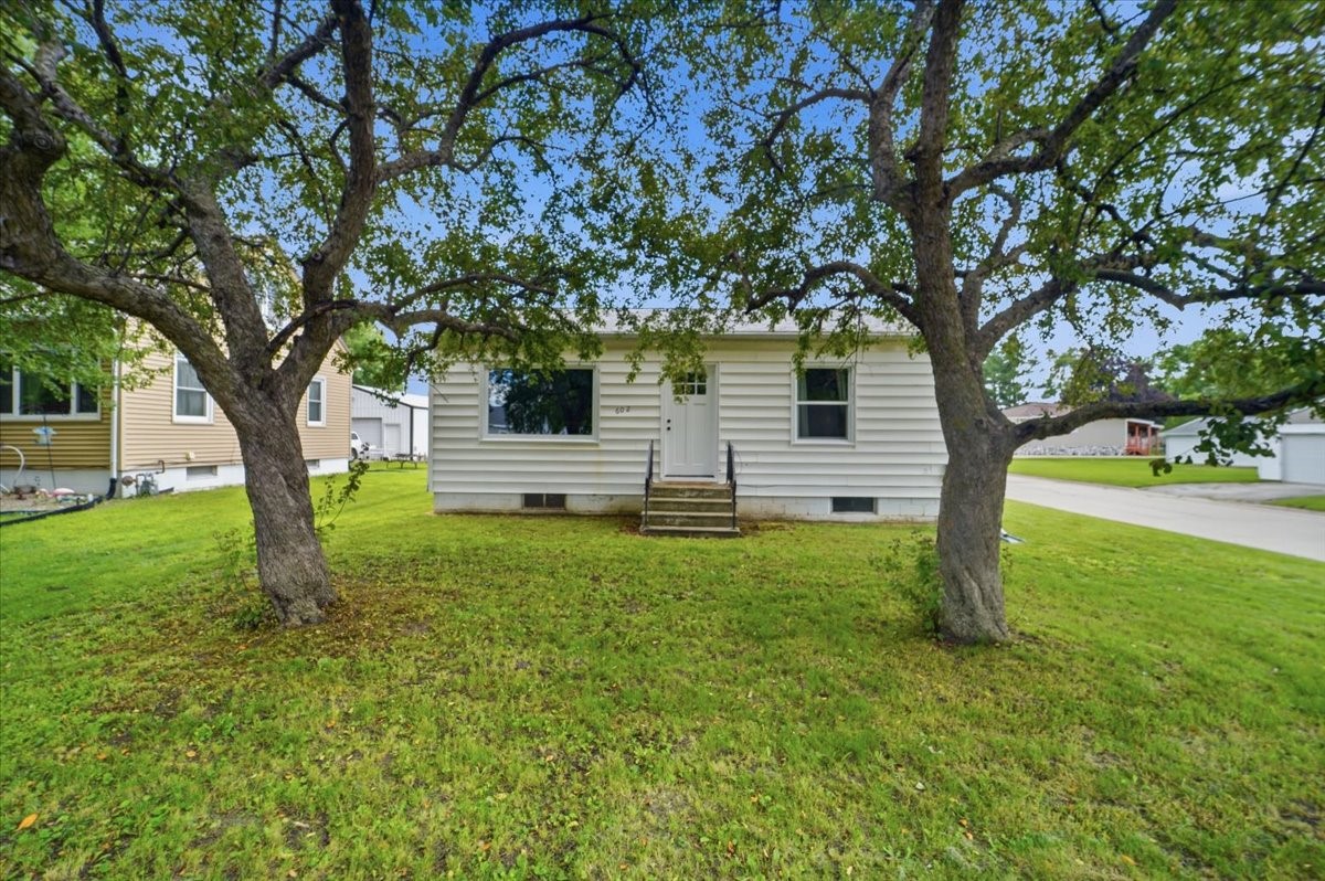 602 E End Avenue IA 50707