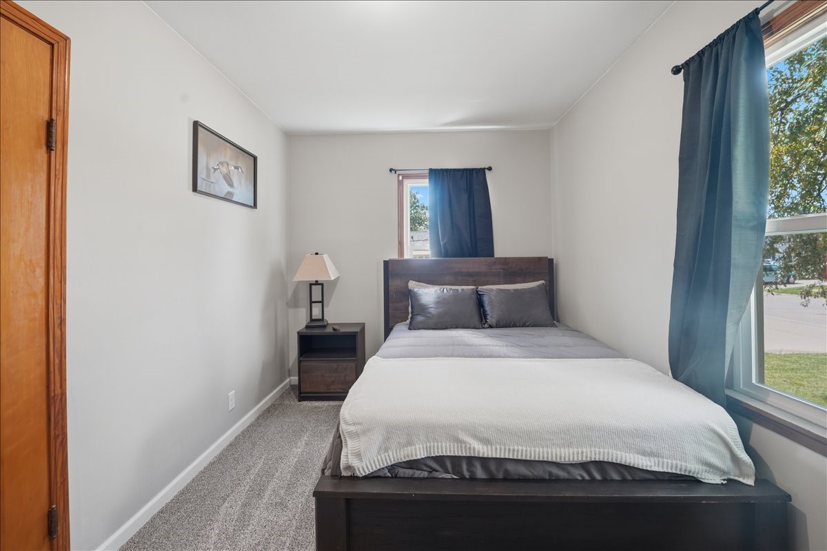 602 E End Avenue IA 50707