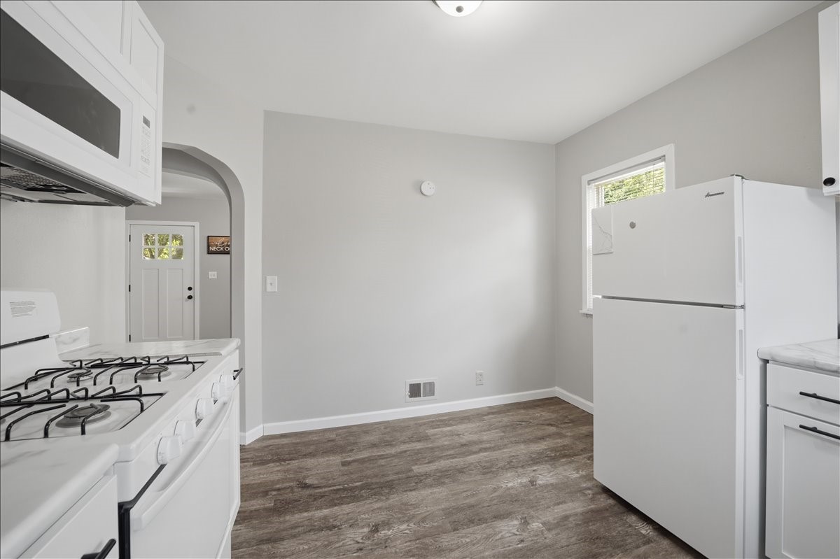 602 E End Avenue IA 50707