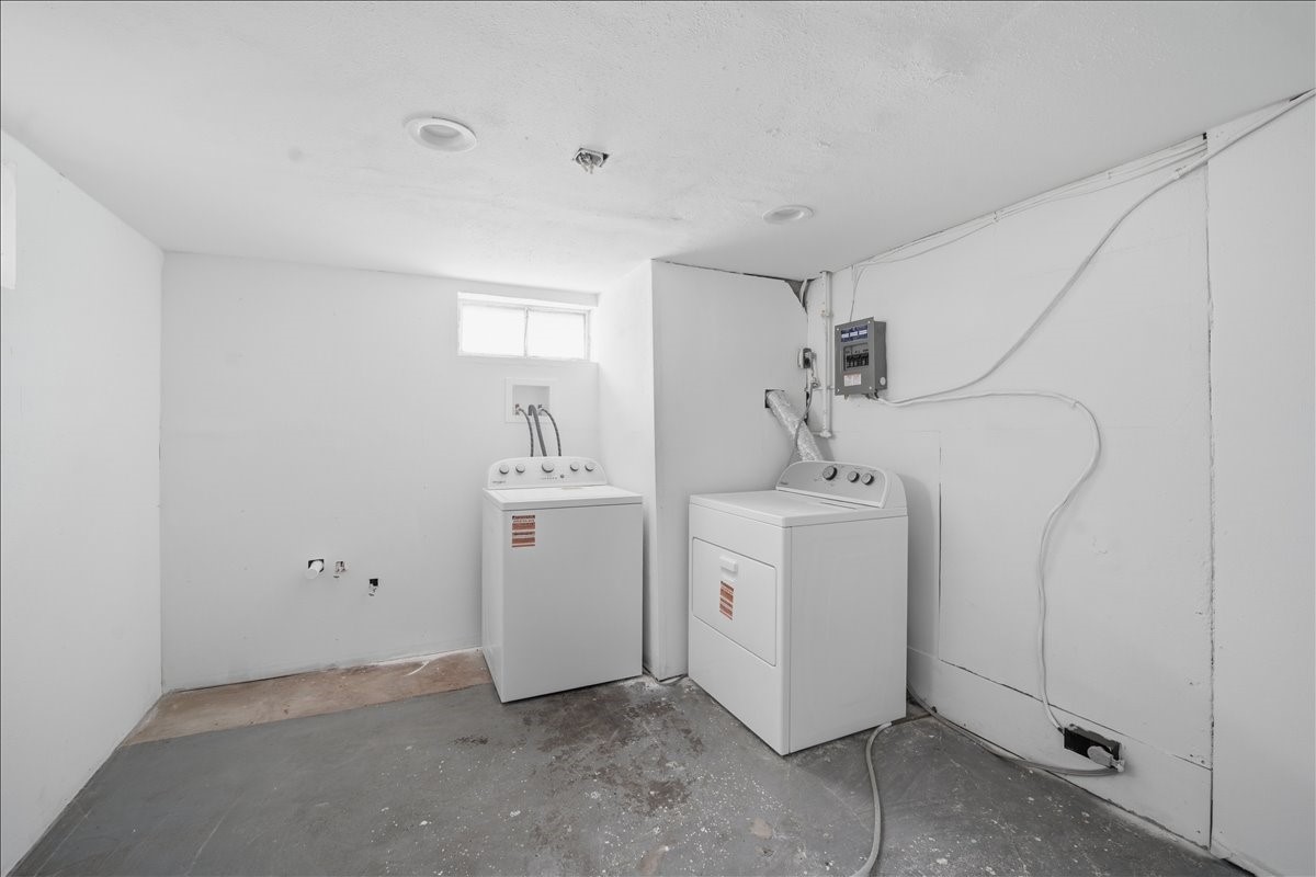 602 E End Avenue IA 50707
