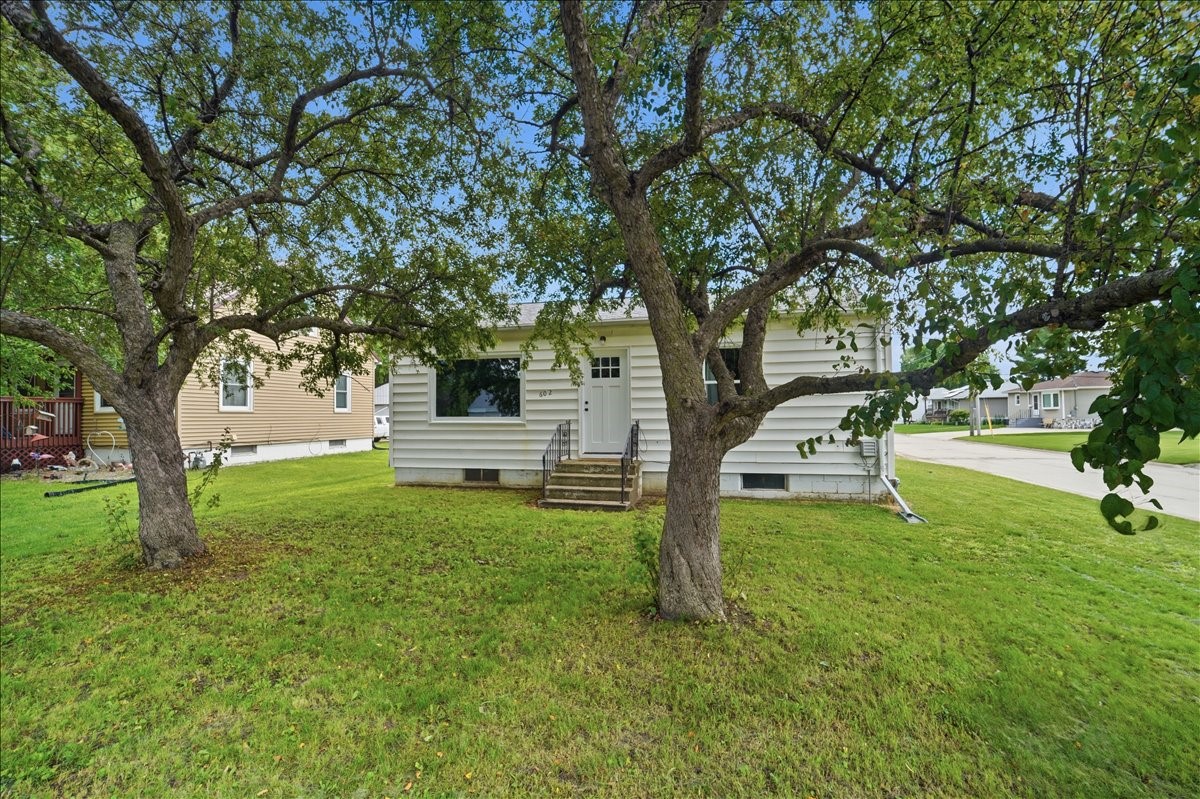 602 E End Avenue IA 50707