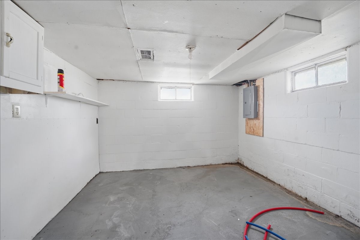 602 E End Avenue IA 50707