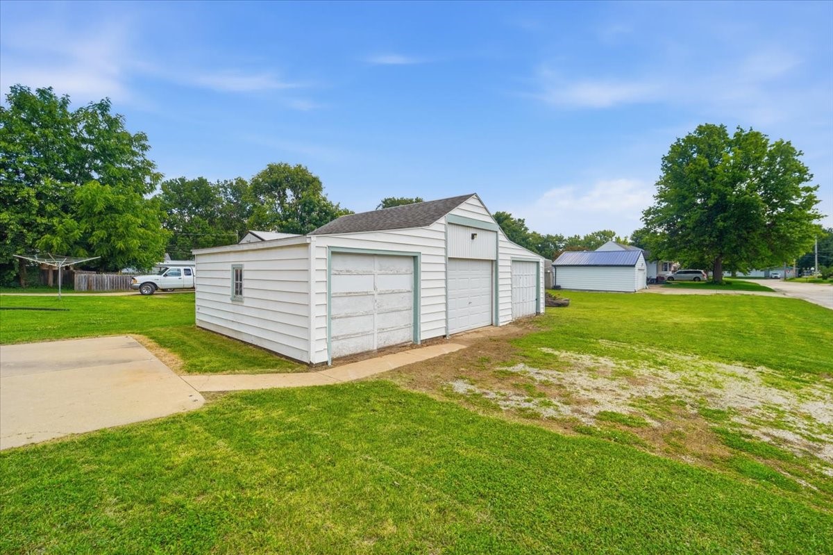 602 E End Avenue IA 50707