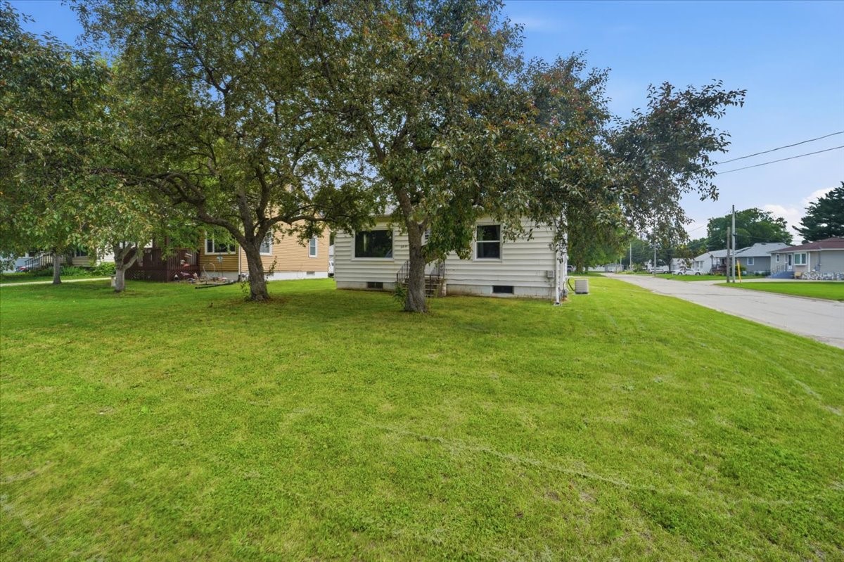 602 E End Avenue IA 50707