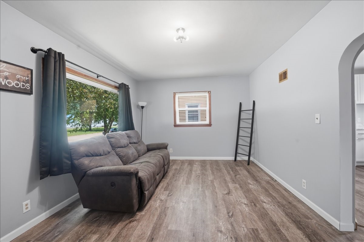 602 E End Avenue IA 50707