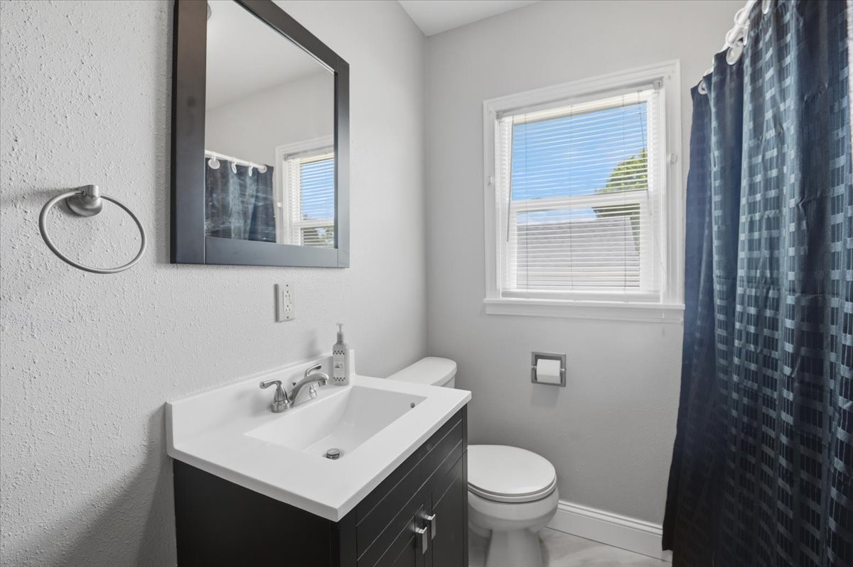602 E End Avenue IA 50707