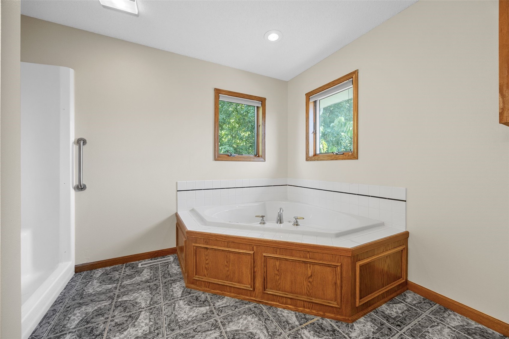 2822 Oak Crest Court NW Cedar Rapids IA 52405
