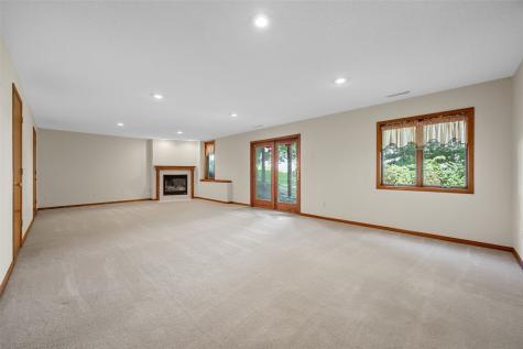 2822 Oak Crest Court NW Cedar Rapids IA 52405