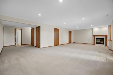 2822 Oak Crest Court NW Cedar Rapids IA 52405