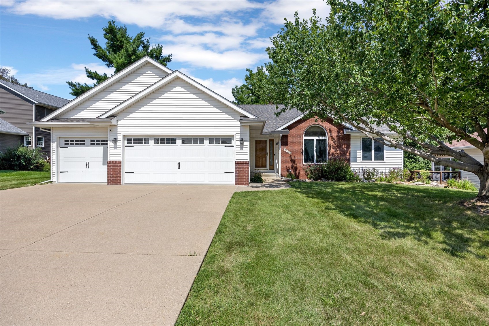 2822 Oak Crest Court NW Cedar Rapids IA 52405