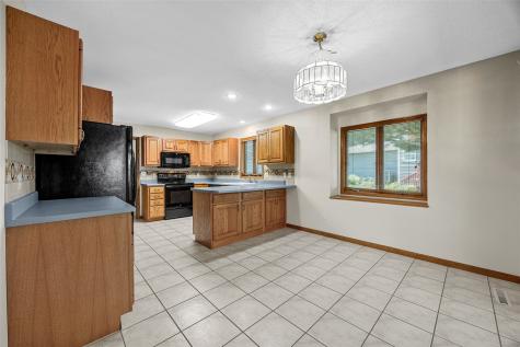 2822 Oak Crest Court NW Cedar Rapids IA 52405