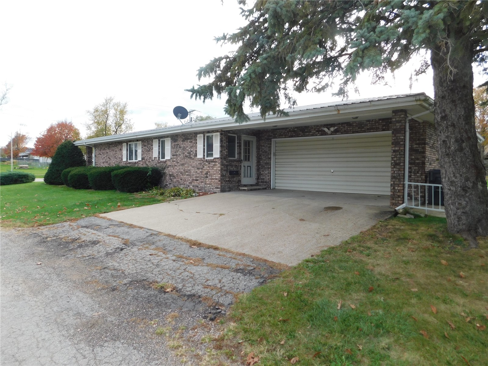 703 Smith Street Clarence IA 52216