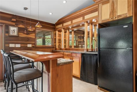 4902 Broadway Drive SE Cedar Rapids IA 52403
