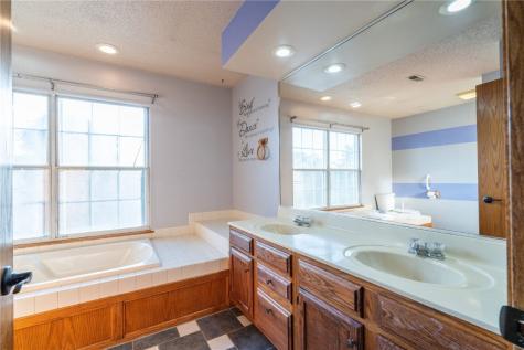 4635 Coventry Lane NE Cedar Rapids IA 52402