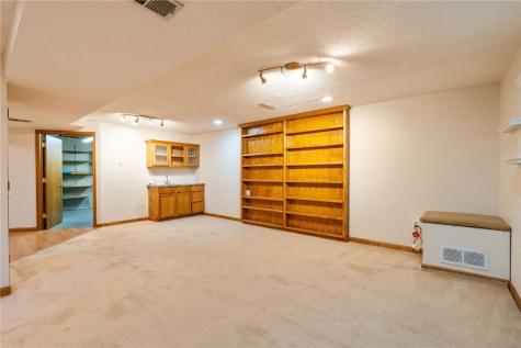4635 Coventry Lane NE Cedar Rapids IA 52402