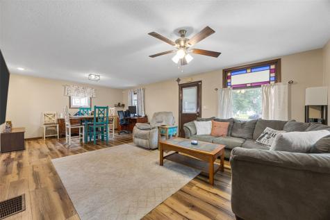 288 W Randolph Marengo IA 52301
