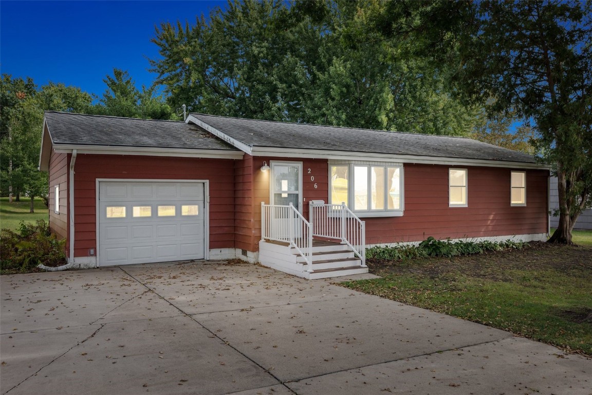 206 N 8th Avenue Vinton IA 52349