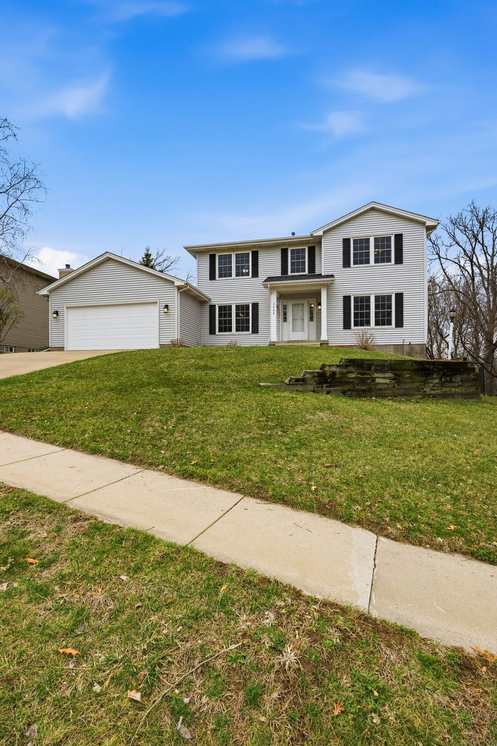 3905 Riverside Drive NE Cedar Rapids IA 52402