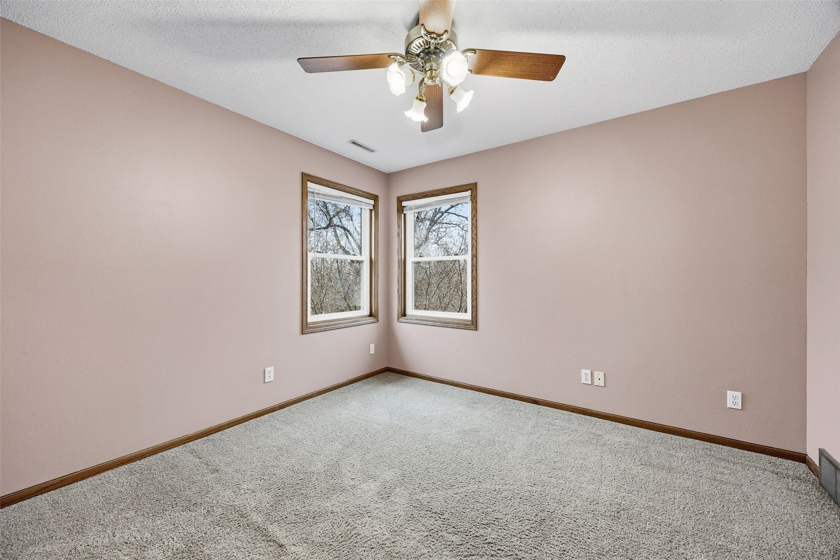 3905 Riverside Drive NE Cedar Rapids IA 52402