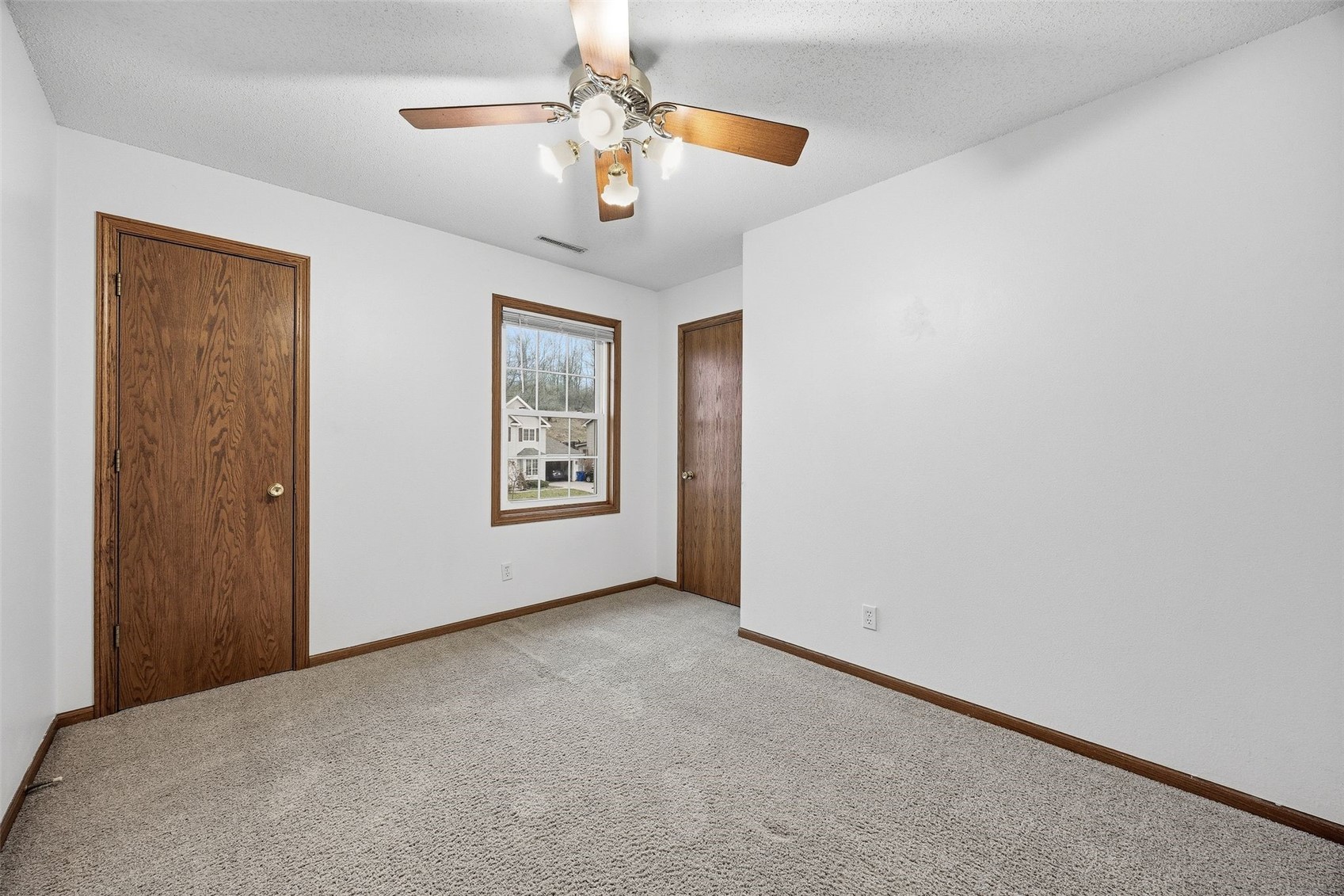 3905 Riverside Drive NE Cedar Rapids IA 52402