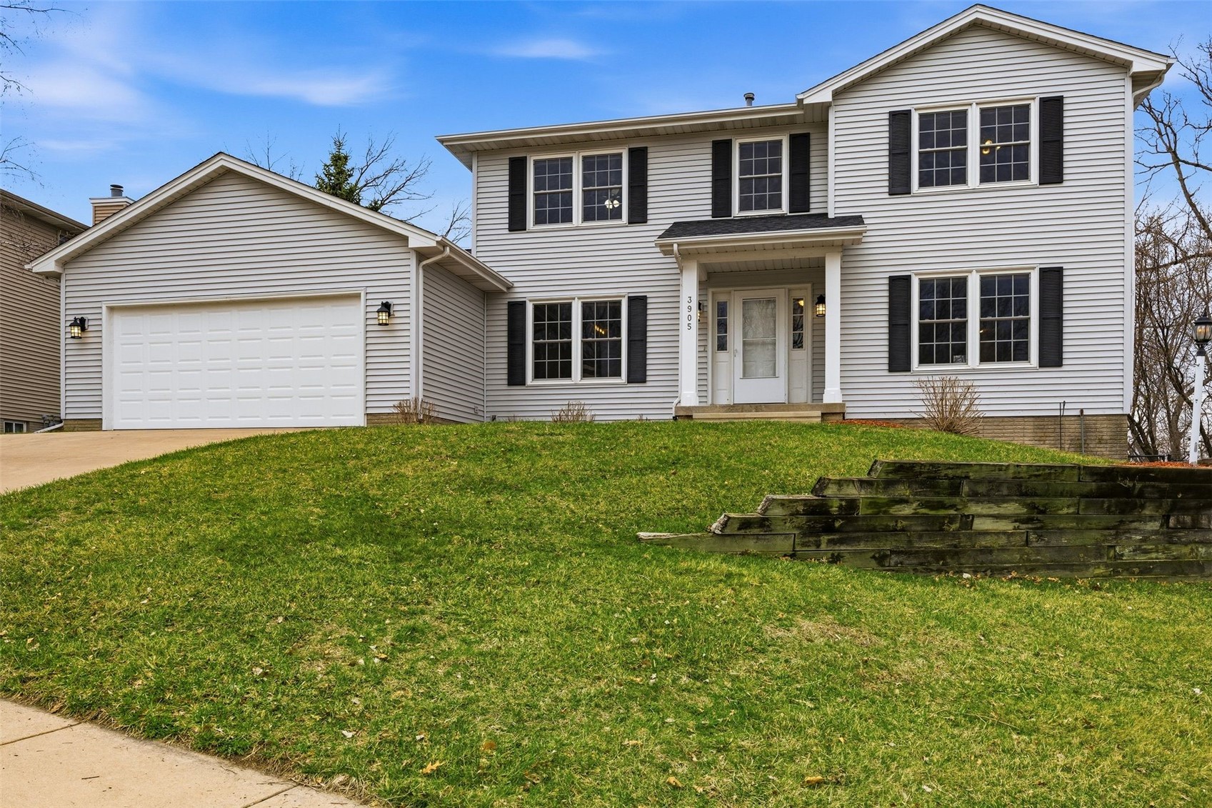 3905 Riverside Drive NE Cedar Rapids IA 52402