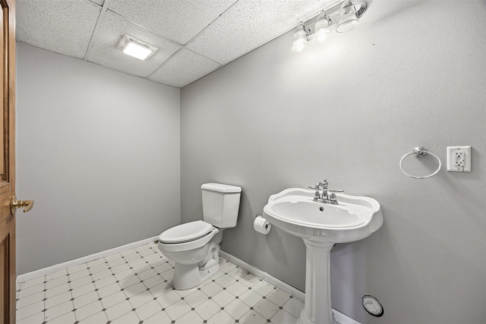 3905 Riverside Drive NE Cedar Rapids IA 52402
