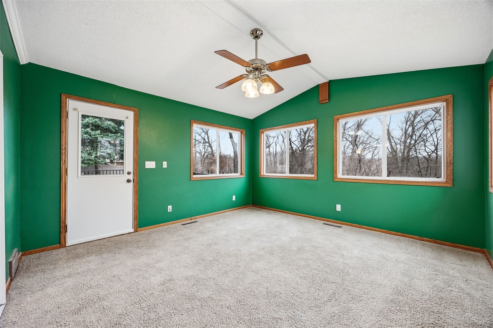 3905 Riverside Drive NE Cedar Rapids IA 52402