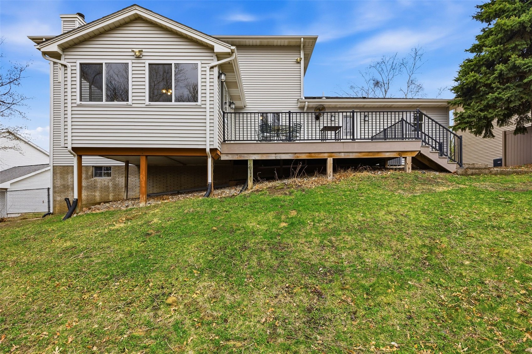 3905 Riverside Drive NE Cedar Rapids IA 52402