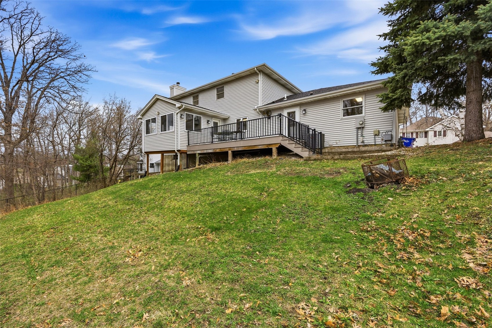3905 Riverside Drive NE Cedar Rapids IA 52402