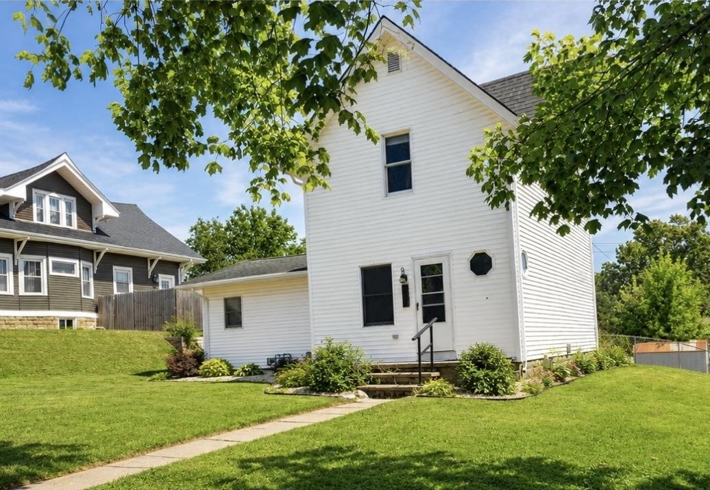 217 N Ford Street Anamosa IA 52205