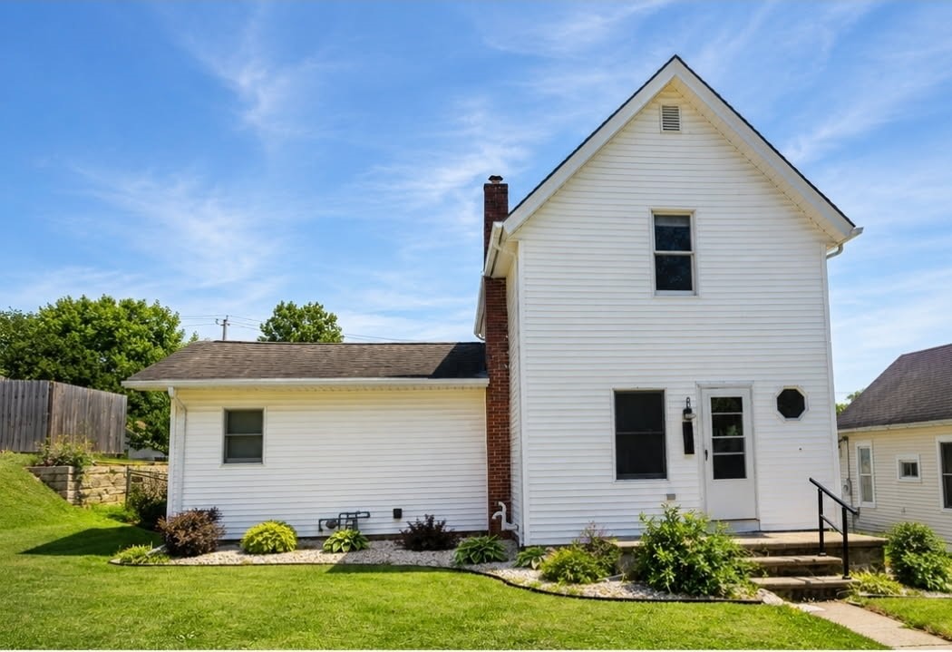 217 N Ford Street Anamosa IA 52205