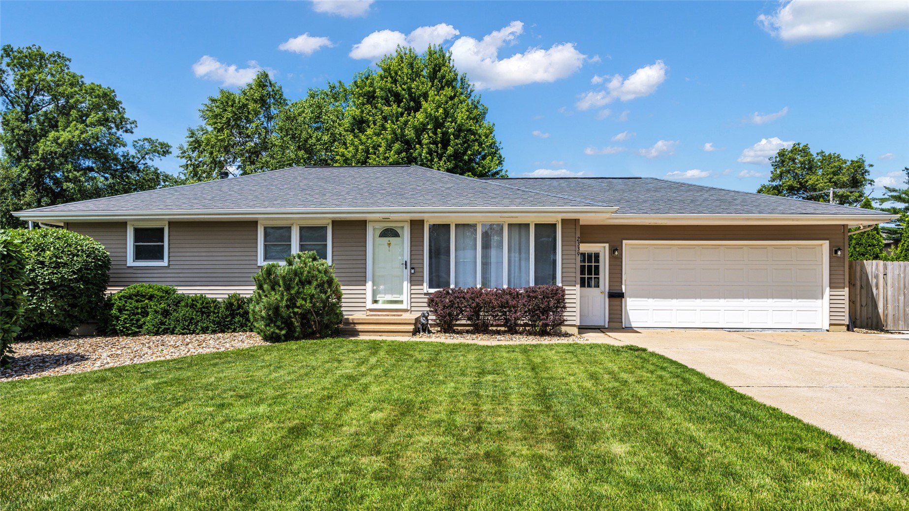 2339 Meadow Lane NE Cedar Rapids IA 52402