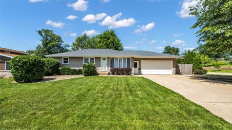 2339 Meadow Lane NE Cedar Rapids IA 52402