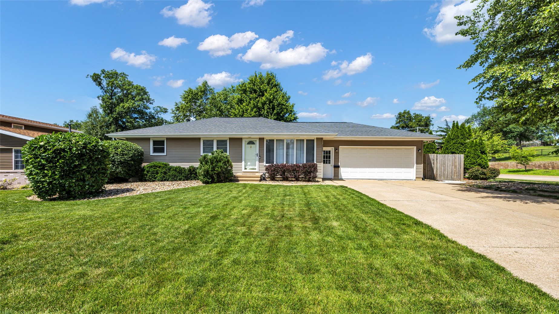2339 Meadow Lane NE Cedar Rapids IA 52402