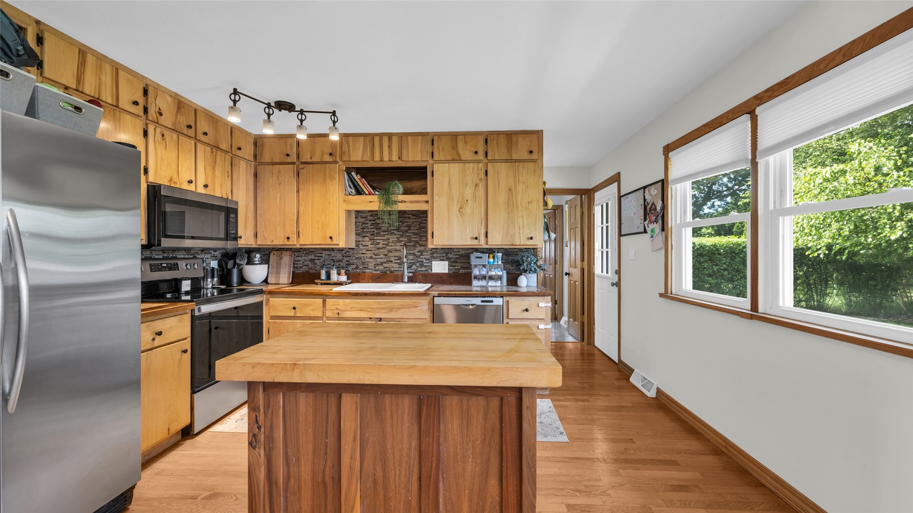 2339 Meadow Lane NE Cedar Rapids IA 52402
