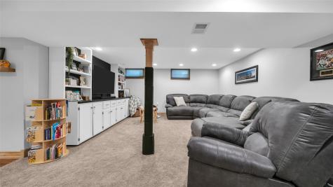 2339 Meadow Lane NE Cedar Rapids IA 52402